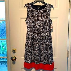 NWT Lightweight pleated knitted B&W dress sz 12